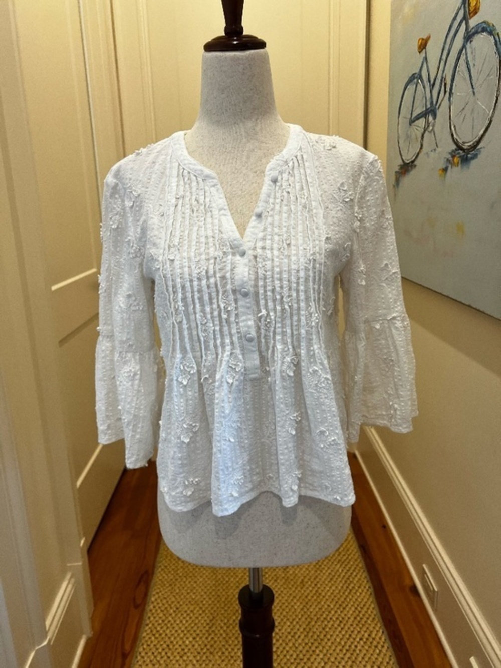 White Club Monaco Top/Blouse Three Quarter Bell Sleeve/Flower Appliqué XS V-neck